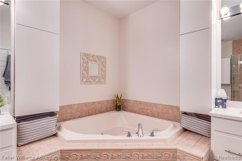49698 Timber Trail Novi, MI 48374 - Photo 31 of 44
