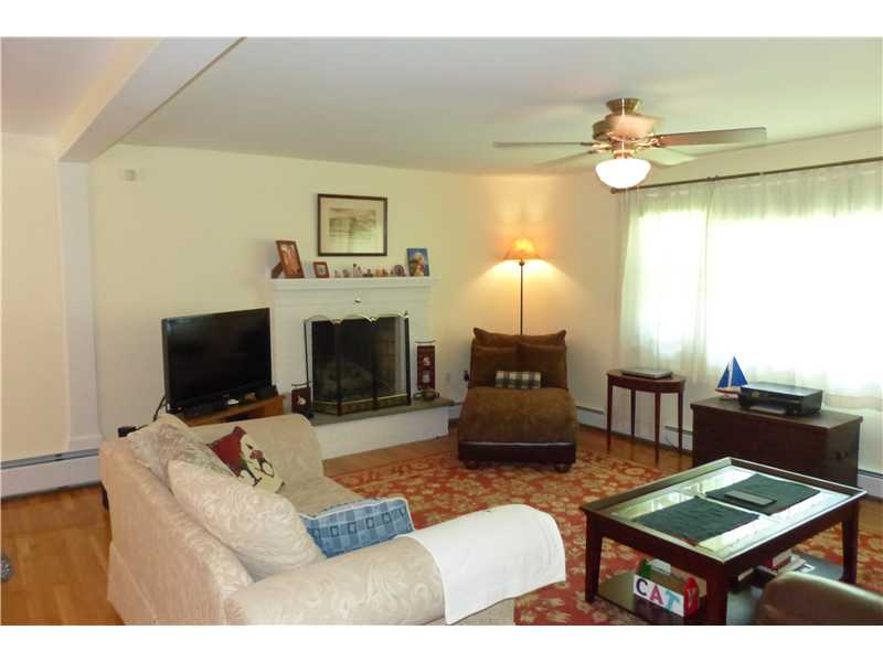 420 Middle Road East Greenwich, RI 02818 - Photo 8 of 10 Den/Family/Great Room.