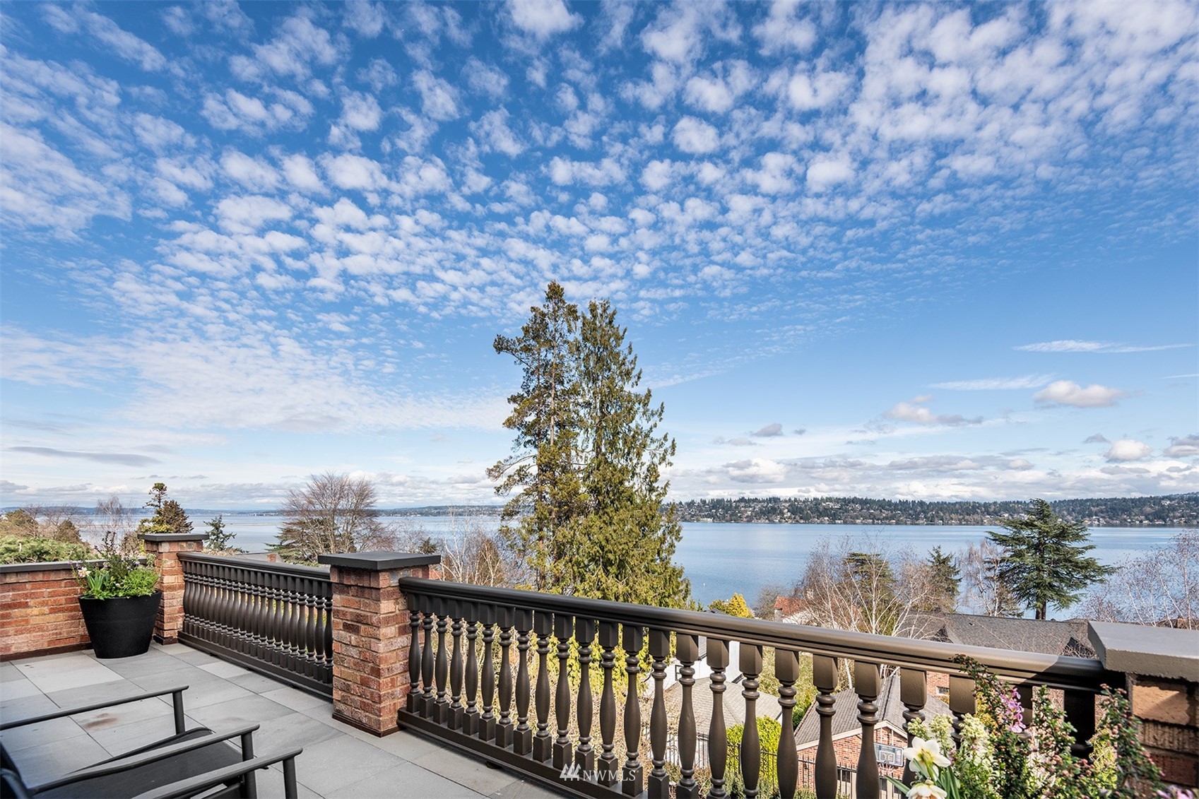 3328 Cascadia Avenue South Seattle, WA 98144 - Photo 6 of 40 a view of a balcony with city view