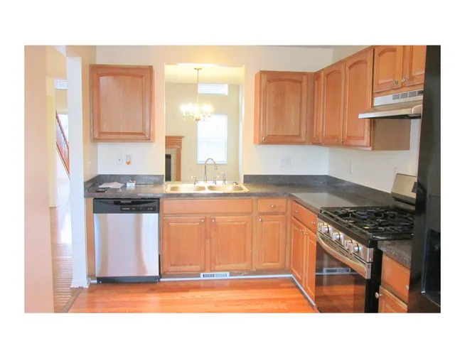 $275,000 | 285 Carson Drive, Unit 156, Westland, MI 48185