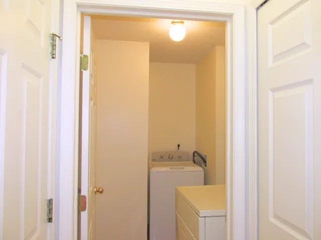 $275,000 | 285 Carson Drive, Unit 156, Westland, MI 48185