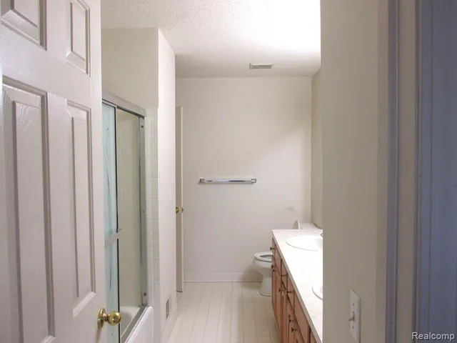 $275,000 | 285 Carson Drive, Unit 156, Westland, MI 48185