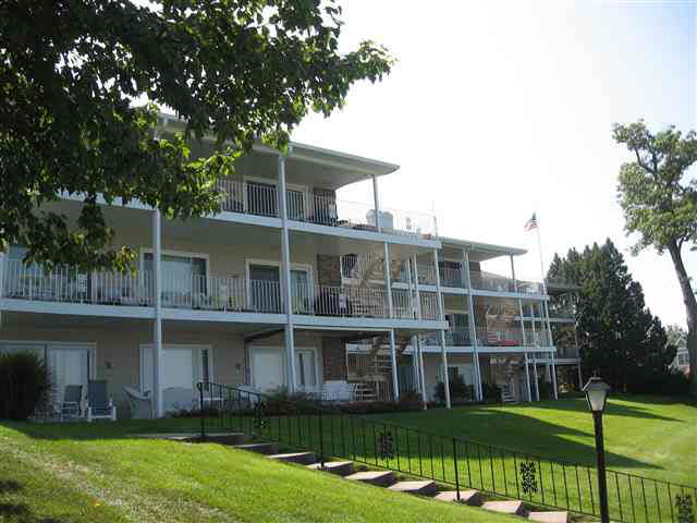 8986 East Hatchery Road Syracuse, IN 46567 - Photo 2 of 9 Gallery Image 2