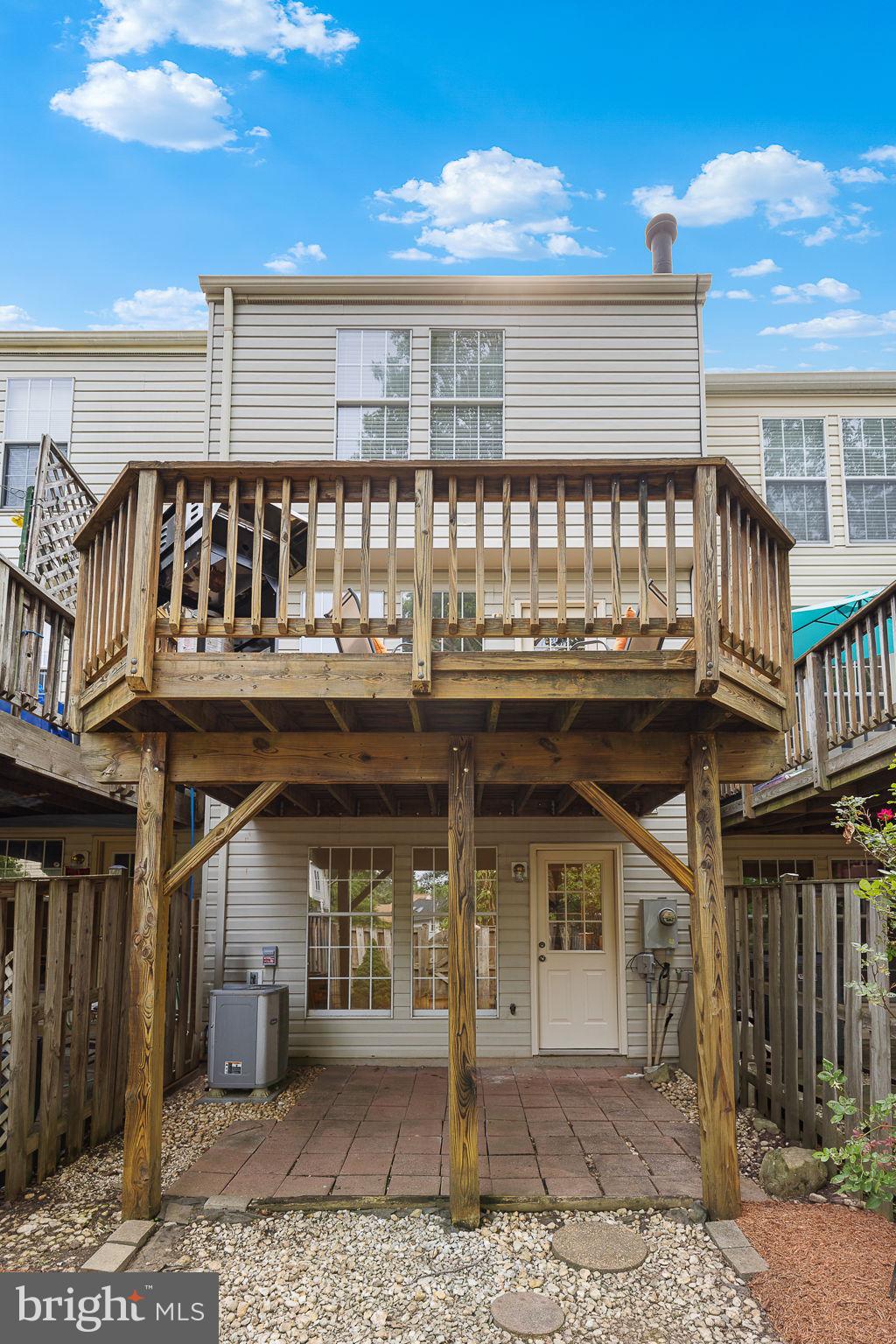 6582 Skylemar Trail Centreville, VA 20121 - Photo 44 of 46 a view of a building with a balcony