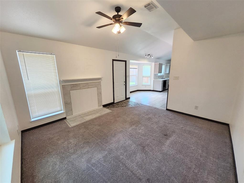 4672 Heatherbrook Lane Grand Prairie, TX 75052 - Photo 8 of 24