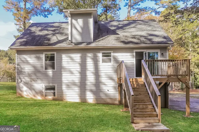 a front view of house with yard