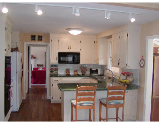 14 Crown Ridge Road Westborough, MA 01581 - Photo 4 of 18 Gallery Image 4