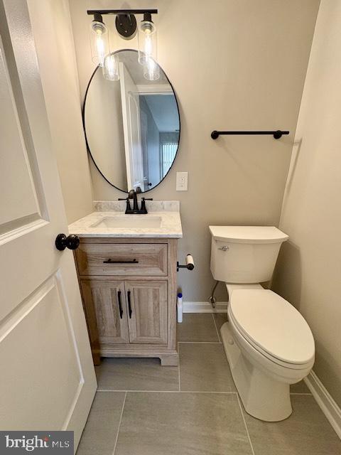 2109 Greenery Lane, Unit 30224 Silver Spring, MD 20906 - Photo 13 of 17 a bathroom with a toilet a sink and a mirror