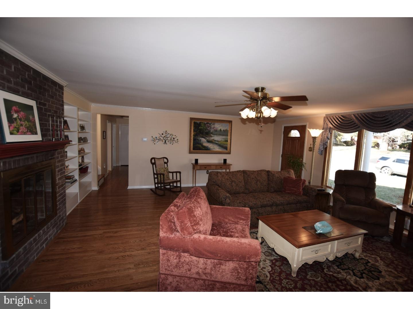 257 Ellis Road Havertown, PA 19083 - Photo 3 of 25 Living Room