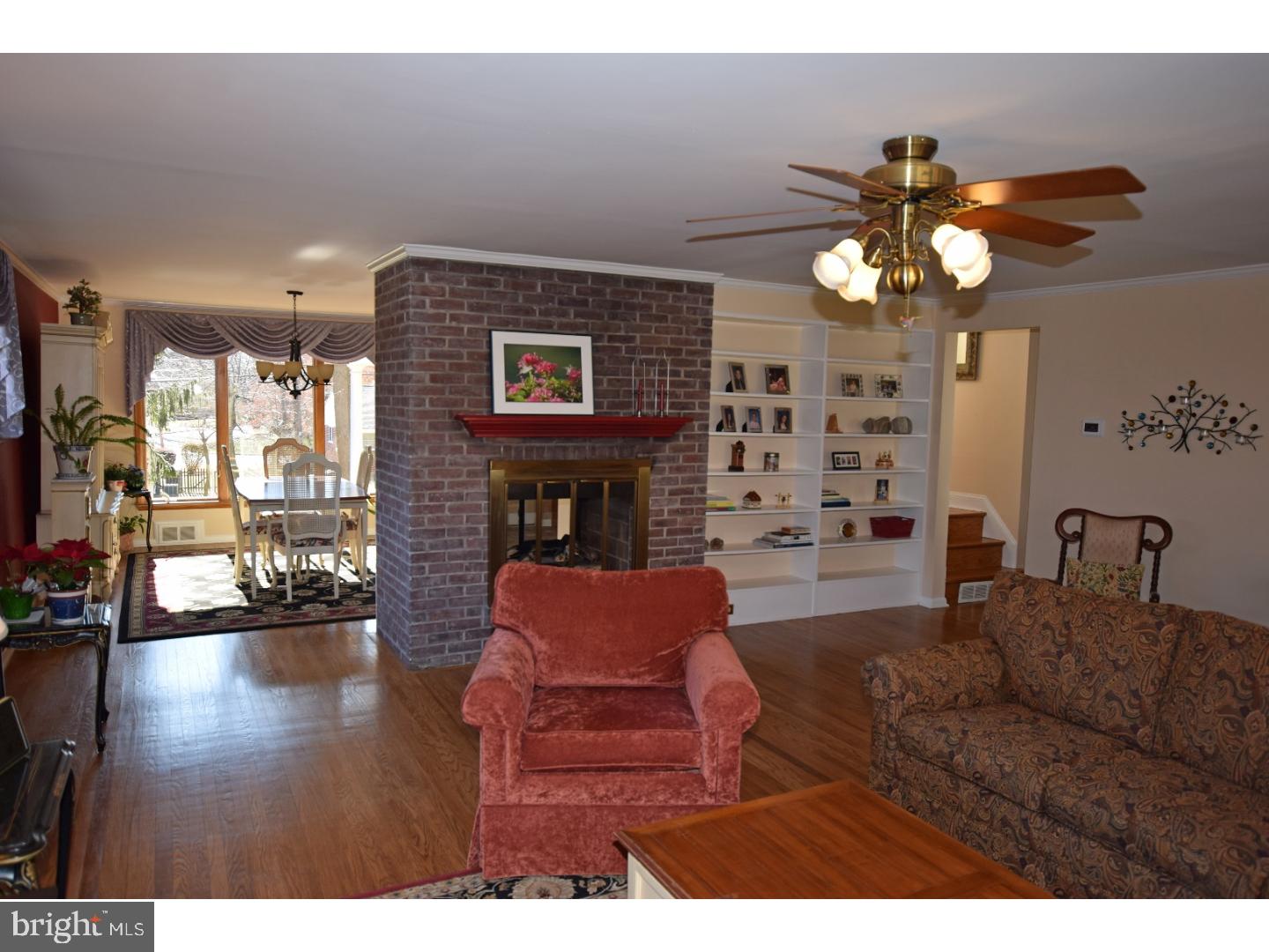 257 Ellis Road Havertown, PA 19083 - Photo 5 of 25 Living Room