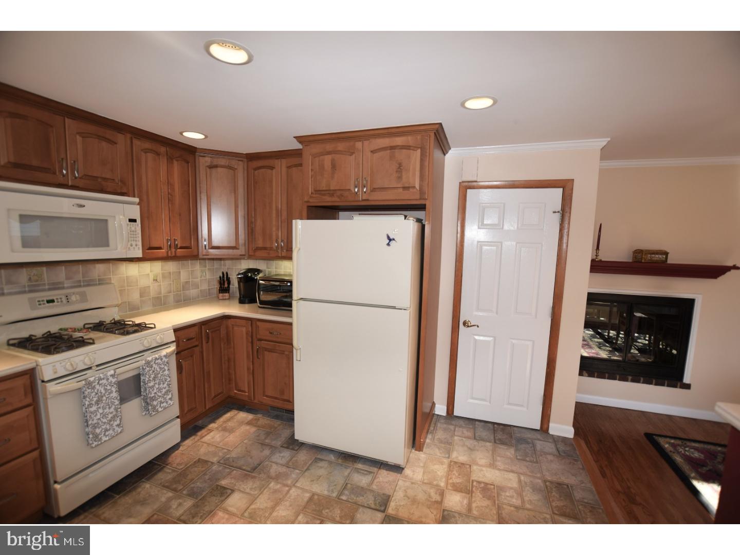 257 Ellis Road Havertown, PA 19083 - Photo 10 of 25 Kitchen