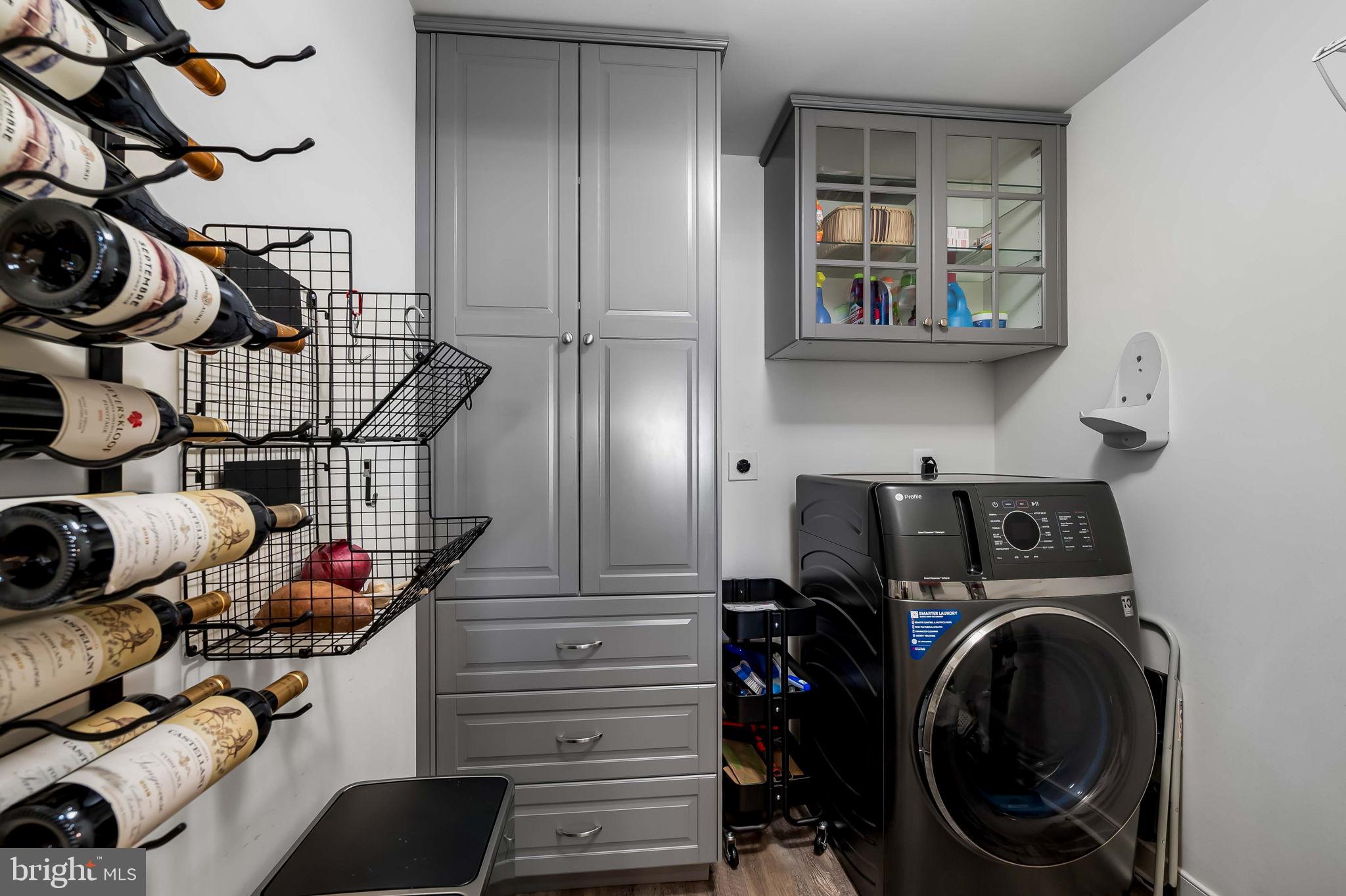 2901 Boston Street, Unit 513 Baltimore, MD 21224 - Photo 20 of 62 a utility room with dryer washer and a wooden floor