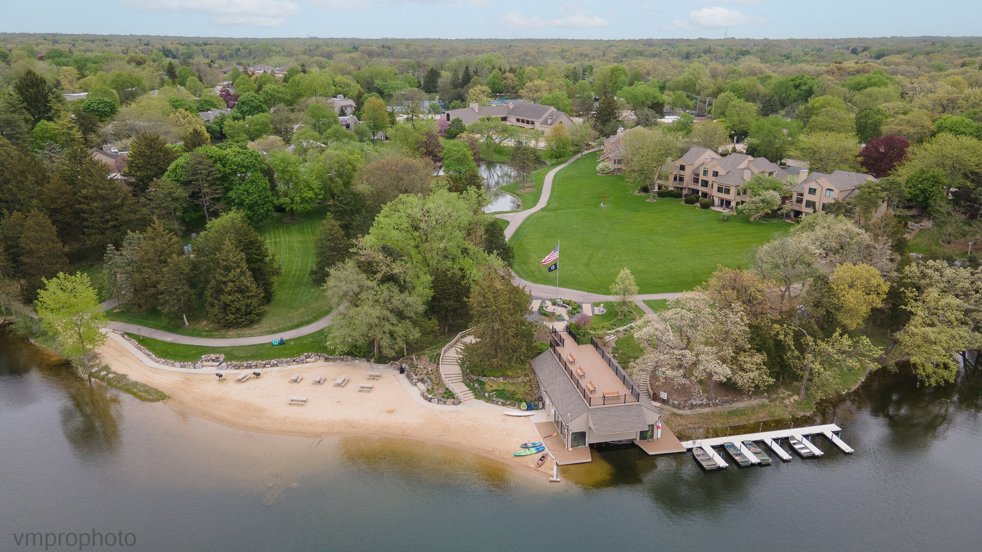 884 Shoreline Road, Unit 884 Lake Barrington, IL 60010 - Photo 17 of 22 Gallery Image 17
