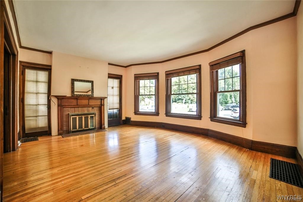 32 Colonial Circle Buffalo, NY 14213 - Photo 15 of 36 LARGE WOOD BURNING FIREPLACE.