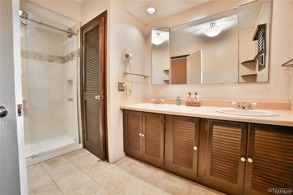 32 Colonial Circle Buffalo, NY 14213 - Photo 28 of 36 LARGE FULL BATH W/ DUAL SINKS AND LARGE WALI IN SH
