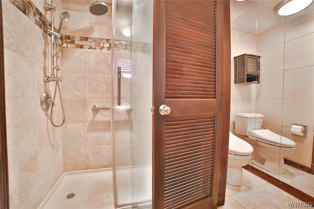 32 Colonial Circle Buffalo, NY 14213 - Photo 29 of 36 WATER CLOSET.