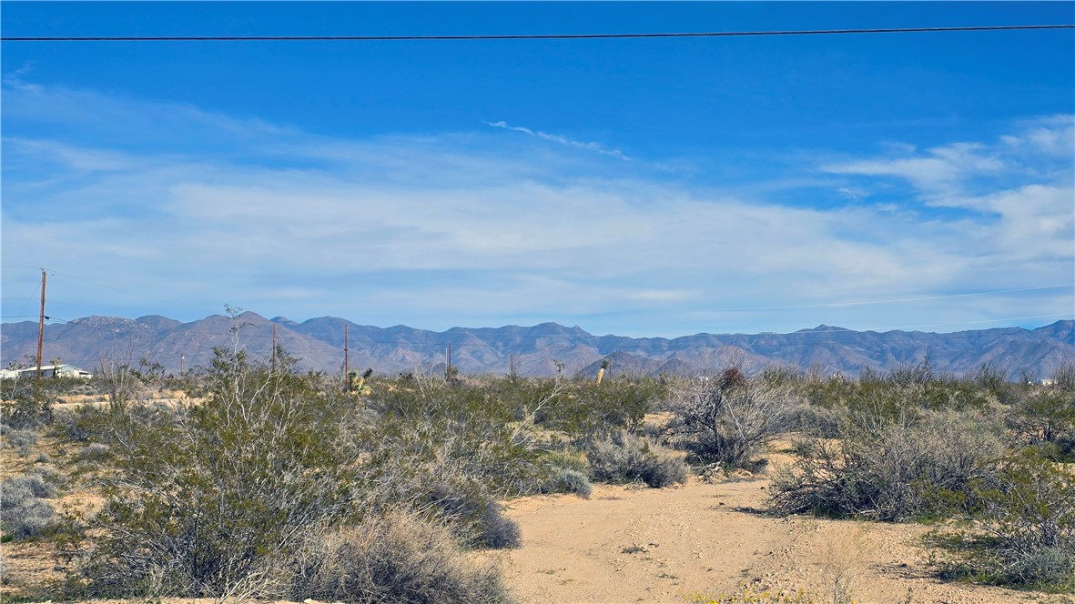 3035 South Castle Butte Road Yucca, AZ 86438 - Photo 11 of 34 View