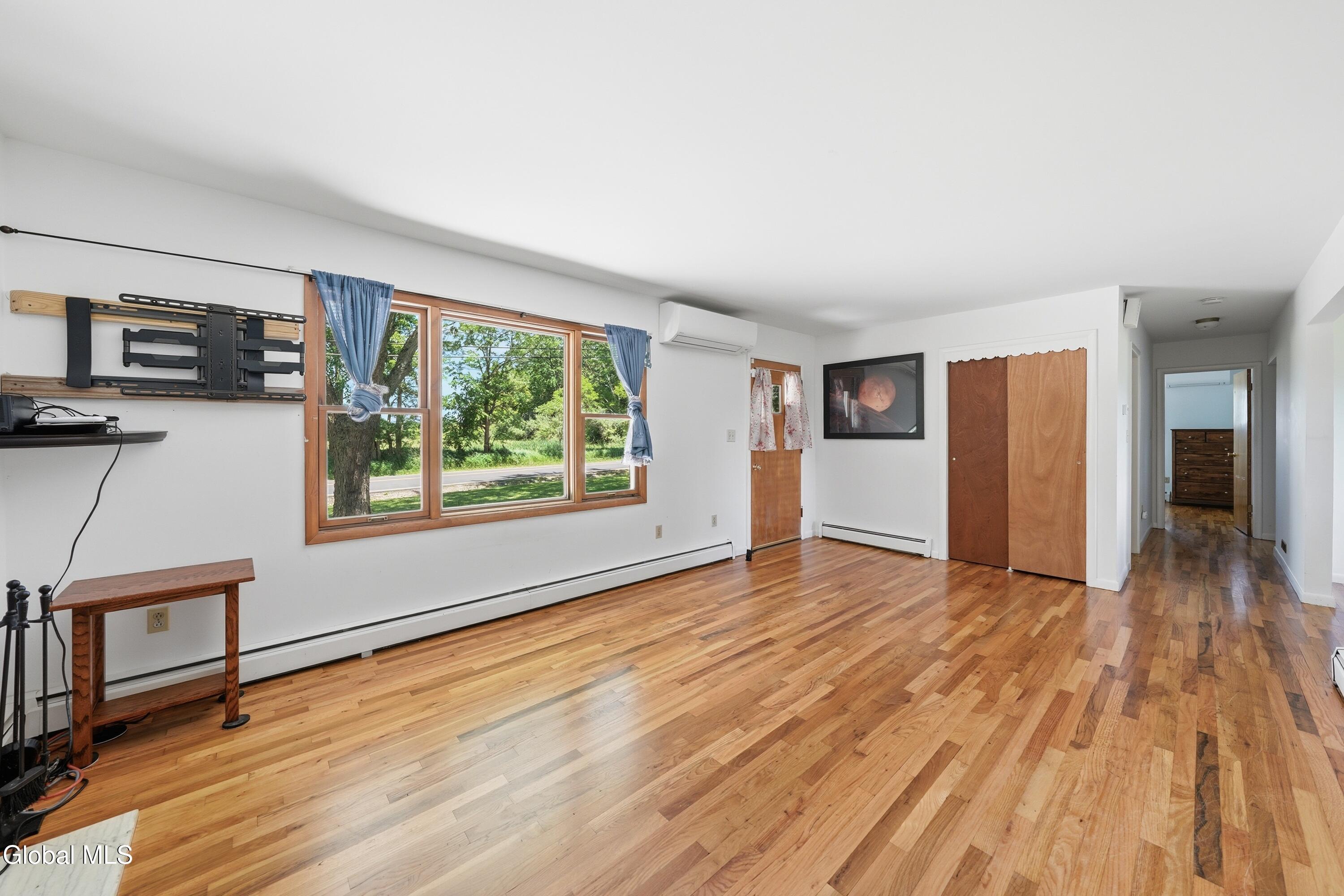 412 Font Grove Road New Scotland, NY 12159 - Photo 4 of 32 DSC09834