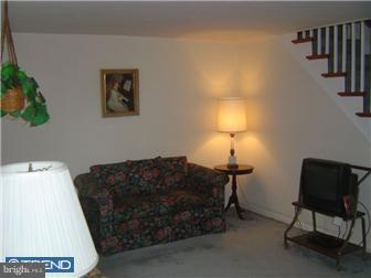 152 Richfield Road Upper Darby, PA 19082 - Photo 3 of 12