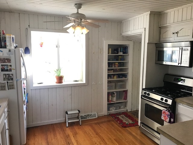 105 Spring Street Fremont, IN 46737 - Photo 8 of 21