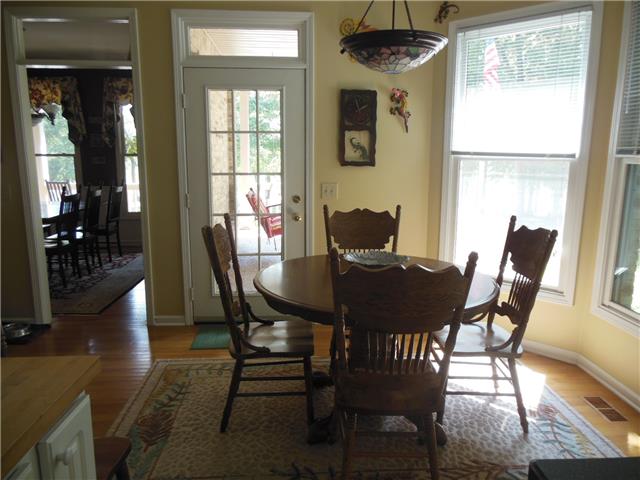 4168 Old Coopertown Road Springfield, TN 37172 - Photo 7 of 20 Bay window gives lots of natural light while eating breakfast.
