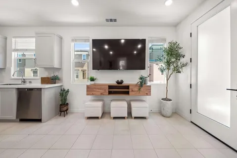 $619,000 | 1226 Sunrise View, Unit 102, San Marcos, CA 92078