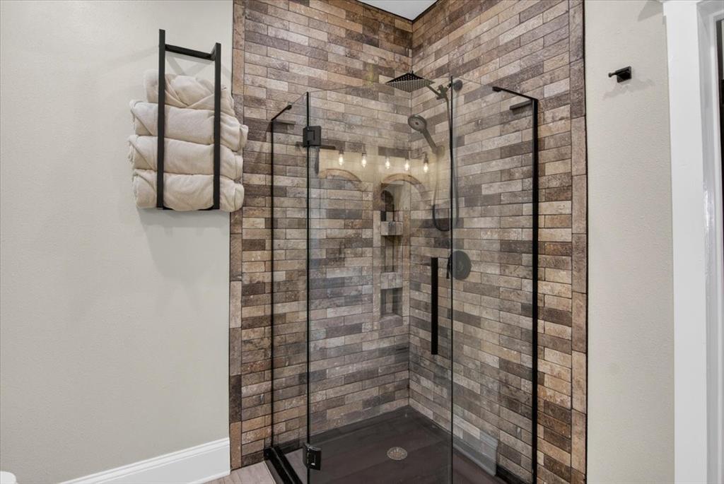 278 Leuschner Road Elm Mott, TX 76640 - Photo 23 of 31 a bathroom with a shower