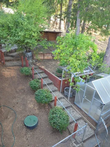 a view of yard with green space