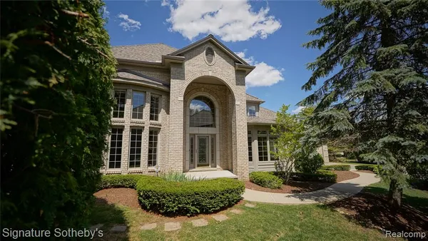 $649,500 | 6608 Enclave Drive, Clarkston, MI 48348