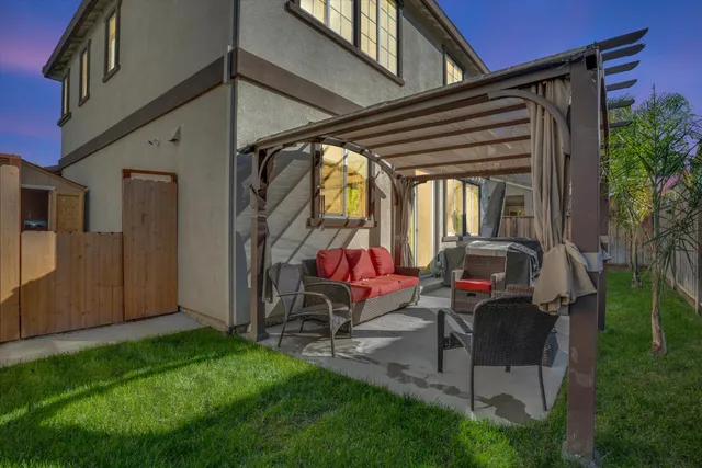 a view of outdoor space and garden