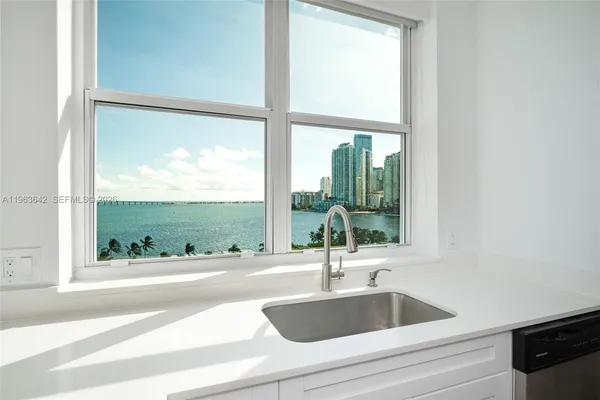 $4,300 | 800 Claughton Island Drive, Unit 905, Miami, FL 33131