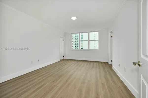 $4,300 | 800 Claughton Island Drive, Unit 905, Miami, FL 33131