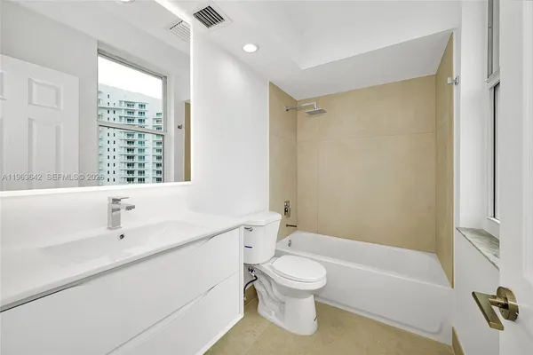 $4,300 | 800 Claughton Island Drive, Unit 905, Miami, FL 33131