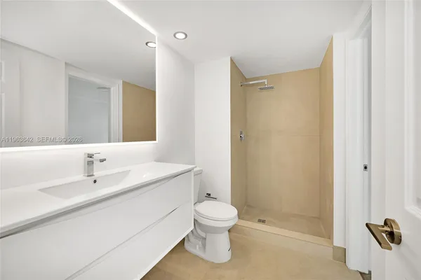 $4,300 | 800 Claughton Island Drive, Unit 905, Miami, FL 33131