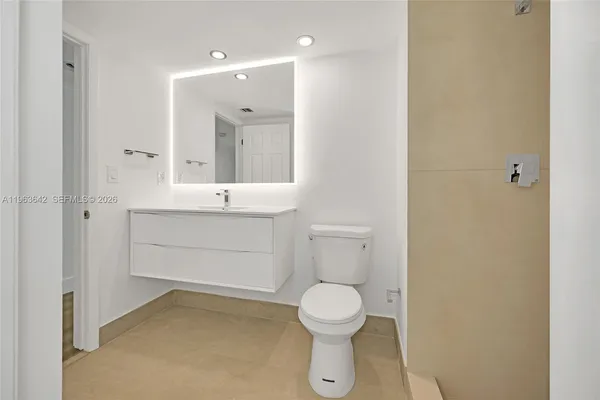 $4,300 | 800 Claughton Island Drive, Unit 905, Miami, FL 33131