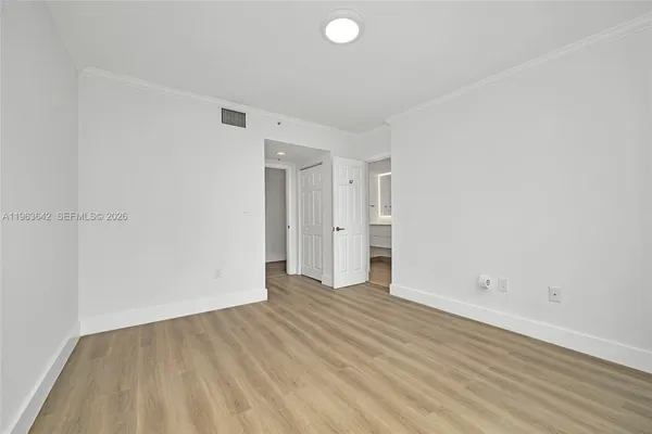 $4,300 | 800 Claughton Island Drive, Unit 905, Miami, FL 33131