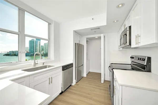 $4,300 | 800 Claughton Island Drive, Unit 905, Miami, FL 33131