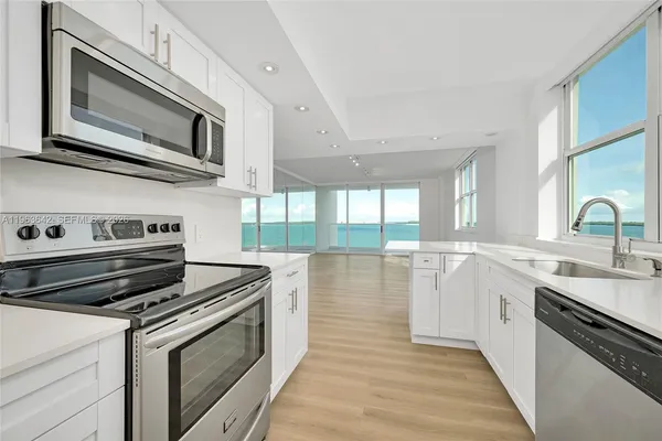 $4,300 | 800 Claughton Island Drive, Unit 905, Miami, FL 33131