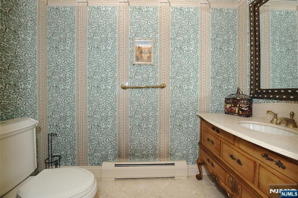273 Joshua Lane Wyckoff, NJ 07481 - Photo 8 of 17