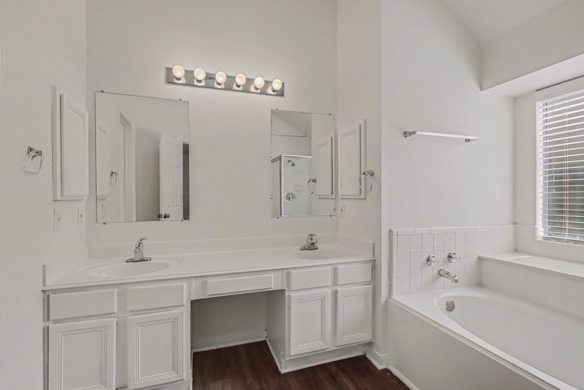 7203 Glen Rosa Drive Katy, TX 77494 - Photo 15 of 28 a bathroom with a tub a sink and mirror