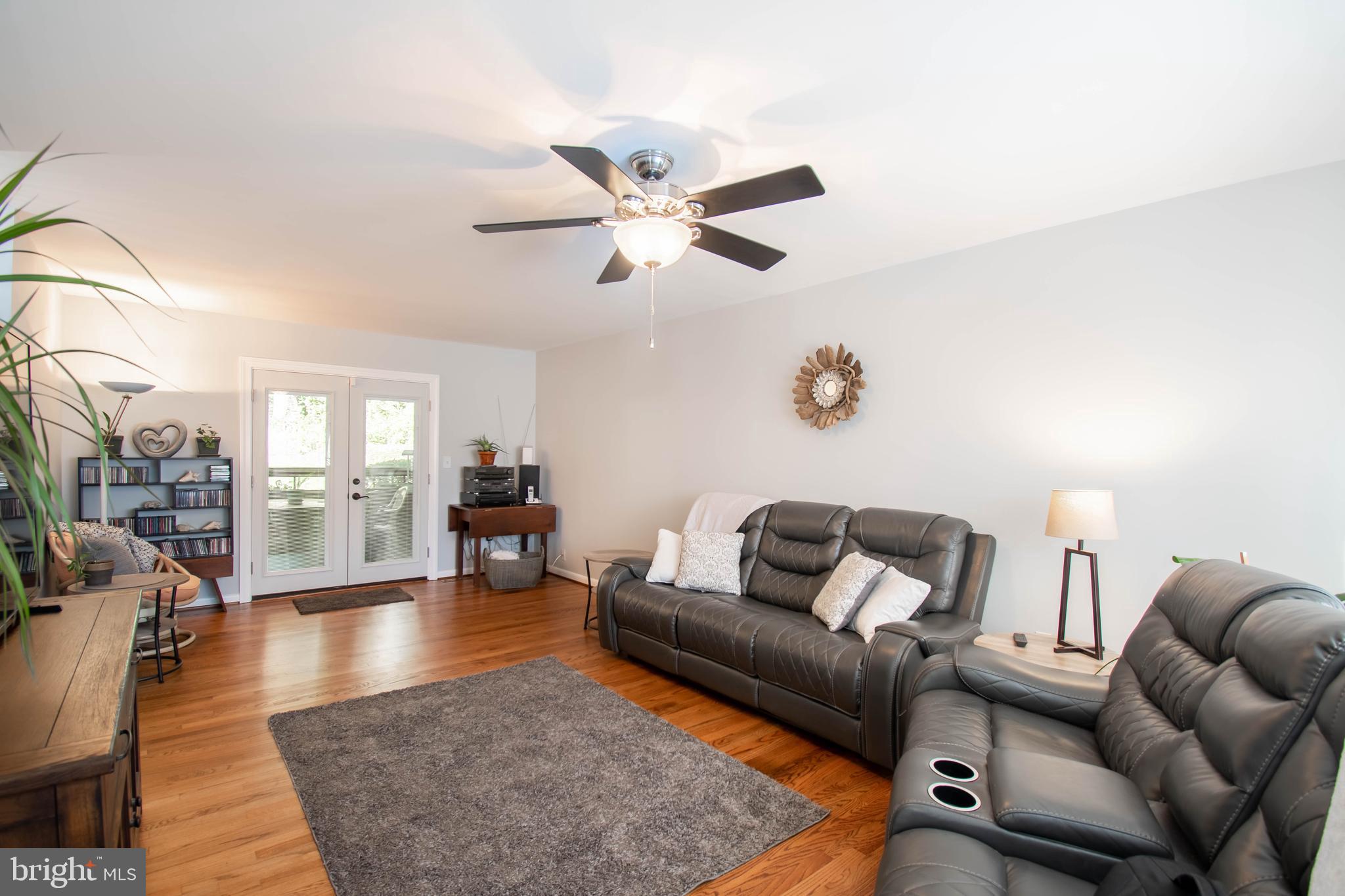 Large and bright living room