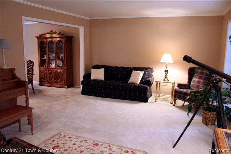 1966 Brookfield Road Rochester, MI 48306 - Photo 8 of 18 Living Room2