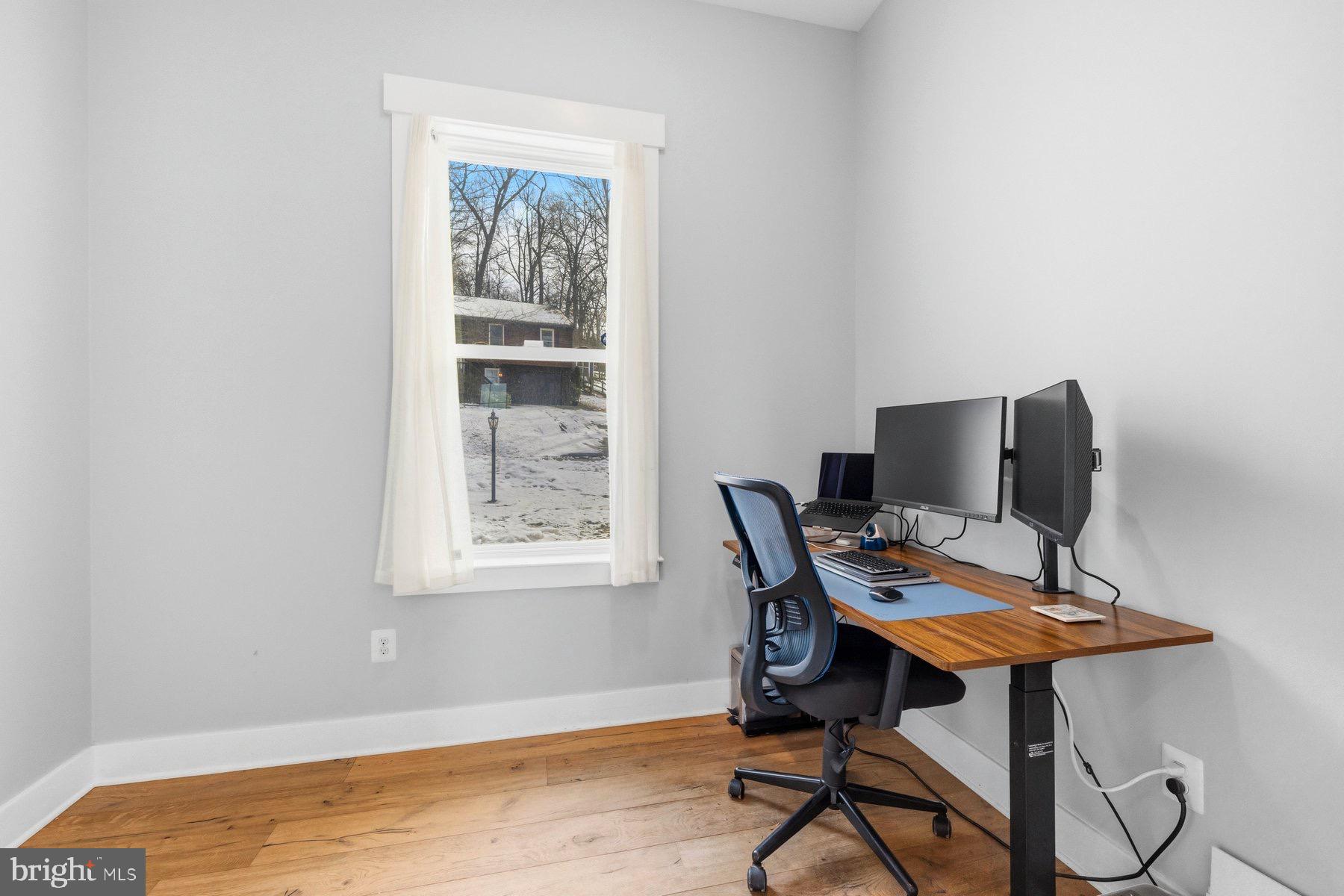 6724 Hemlock Point Road New Market, MD 21774 - Photo 14 of 51 Main floor office.