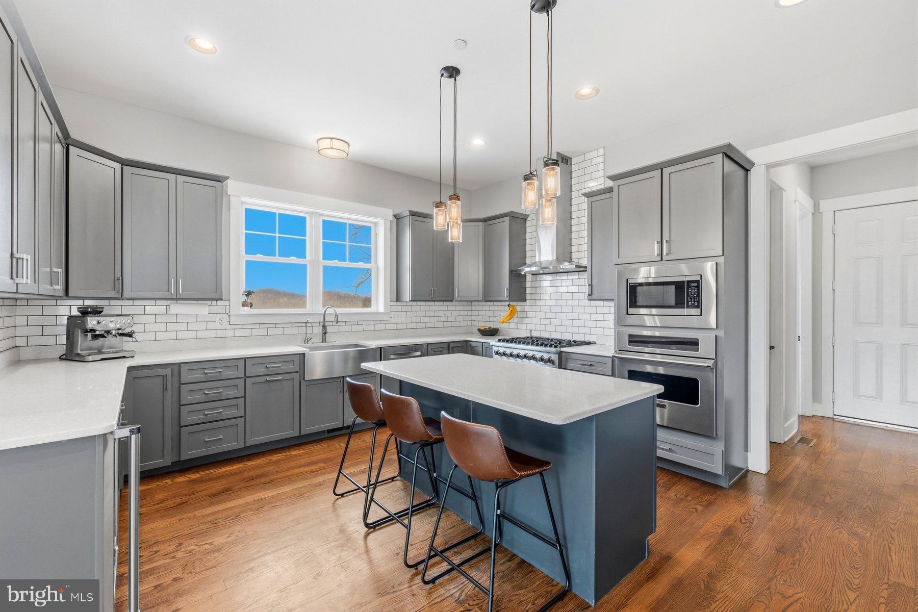 6724 Hemlock Point Road New Market, MD 21774 - Photo 3 of 51 Gourmet kitchen: quartz countertops,6 burner stove