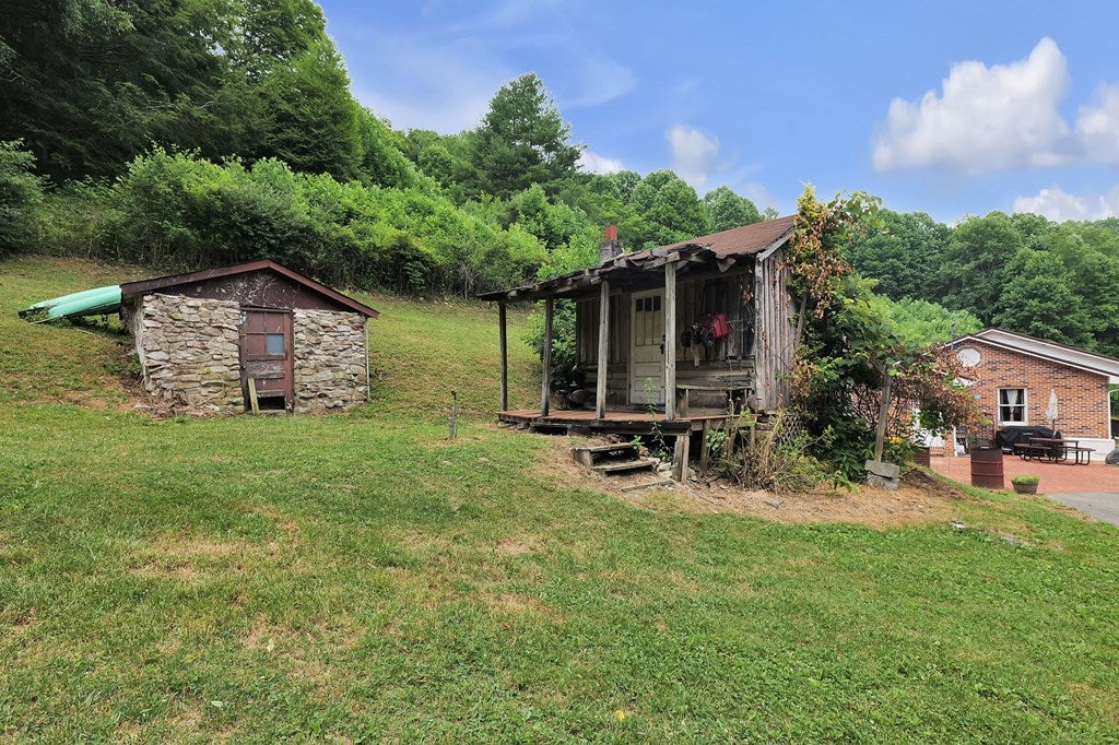 1944 South Fork Road Marion, VA 24354 - Photo 12 of 27 Gallery Image 12