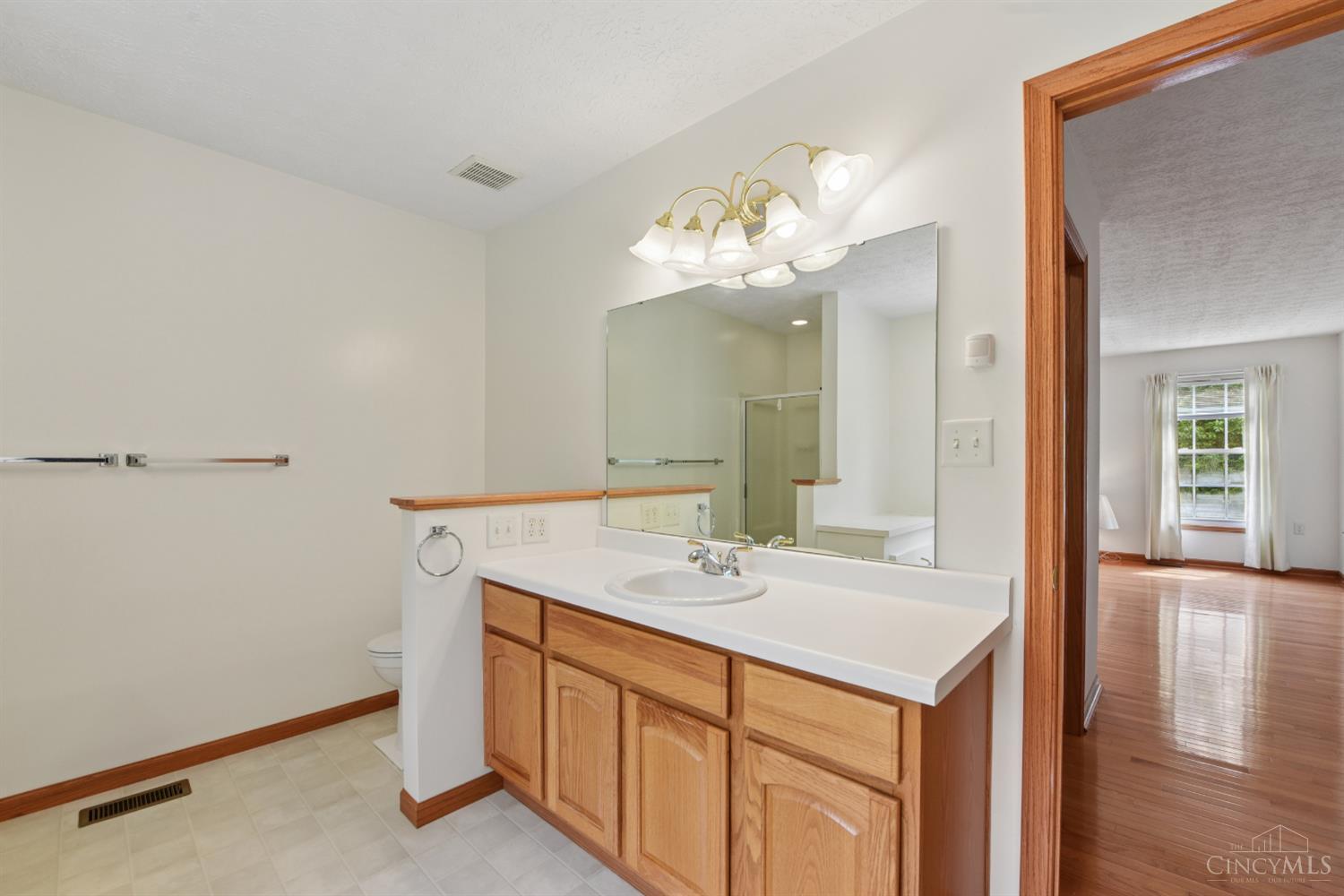 1109 Asbury Road Cincinnati, OH 45255 - Photo 48 of 69