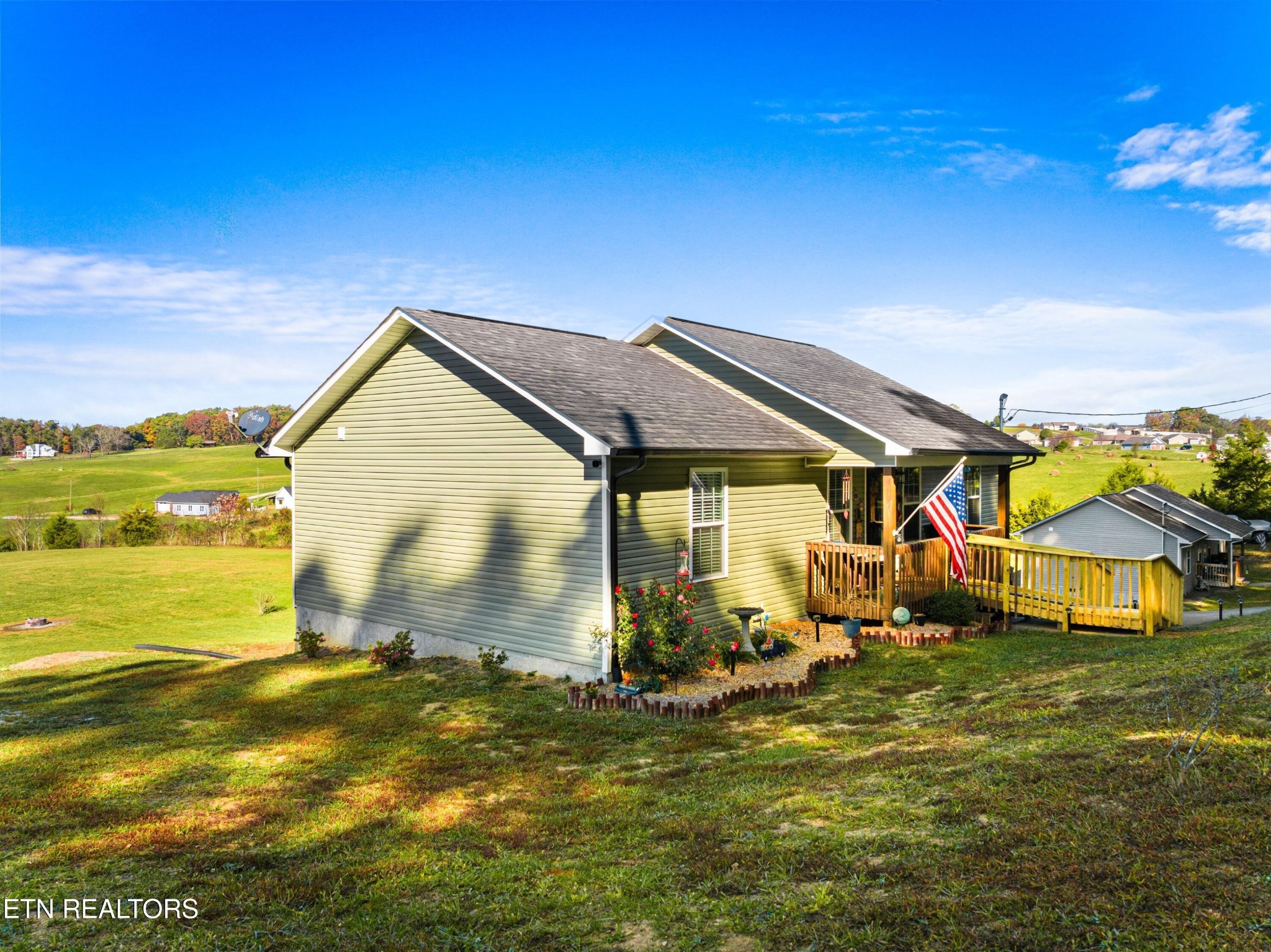 689 Parsonage Road Dandridge, TN 37725 - Photo 3 of 35