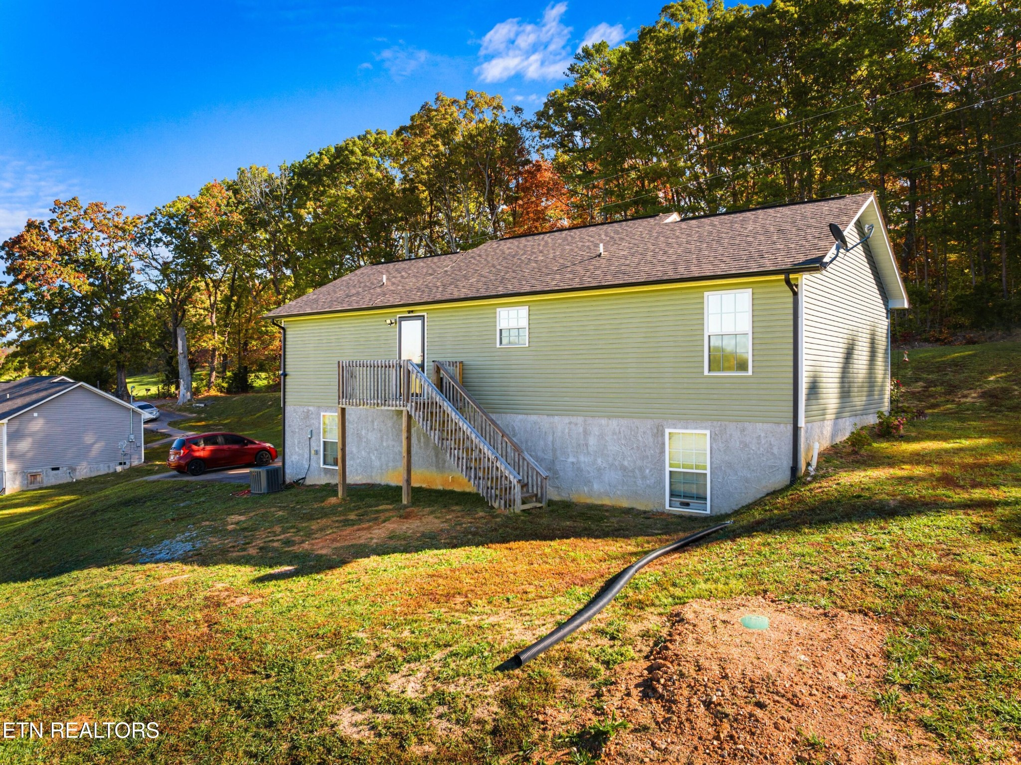 689 Parsonage Road Dandridge, TN 37725 - Photo 4 of 35