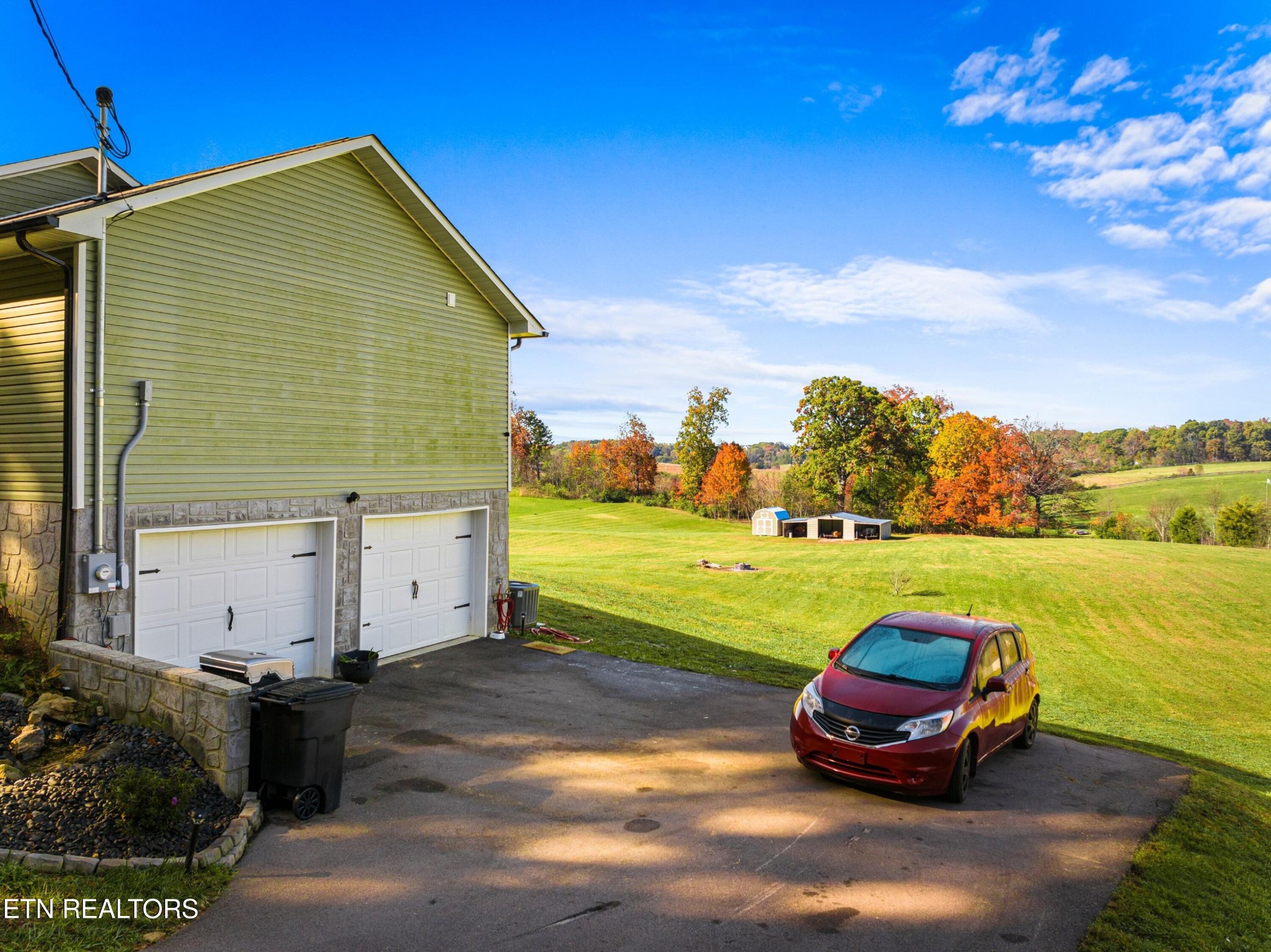 689 Parsonage Road Dandridge, TN 37725 - Photo 5 of 35