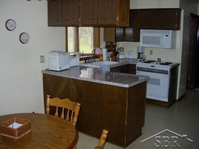 1685 North Miller Road Saginaw, MI 48609 - Photo 6 of 6 20065590-5.JPG